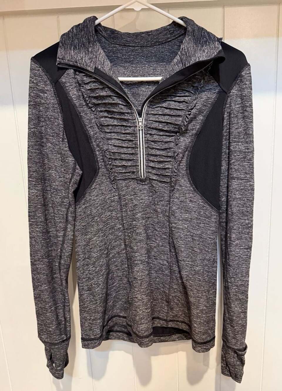 Lululemon Run your Heart Out Pullover Size 6 Black Heathered